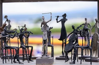 Figuren bilden einen Posaunenchor